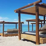 Spacious Retreat With Captivating Mnt View 度假居