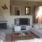 度假居 Spacious Retreat With Captivating Mnt View
