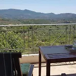 Spacious Retreat With Captivating Mnt View *