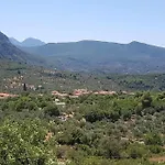 Spacious Retreat With Captivating Mnt View 度假居 *