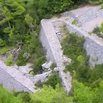度假居 Spacious Retreat With Captivating Mnt View