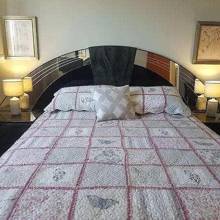 Spacious Retreat With Captivating Mnt View