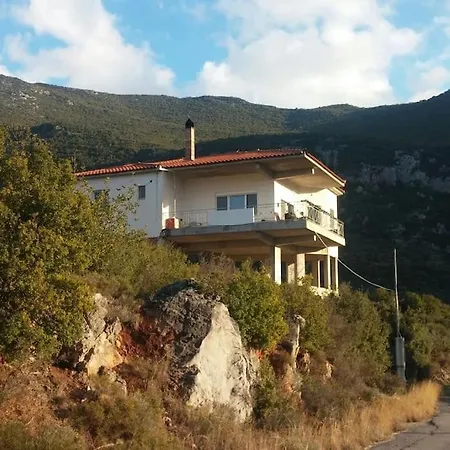 Spacious Retreat With Captivating Mnt View Sotirianika