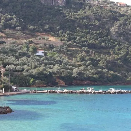 Ferienhaus Spacious Retreat With Captivating Mnt View