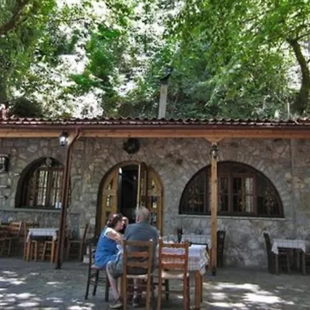 Spacious Retreat With Captivating Mnt View Ferienhaus *