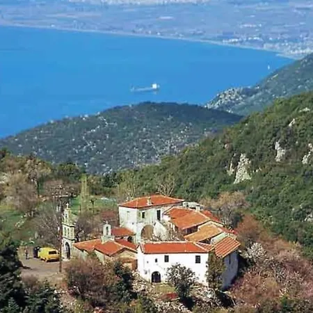 Spacious Retreat With Captivating Mnt View Ferienhaus *