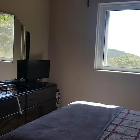 Spacious Retreat With Captivating Mnt View Prázdninový dům