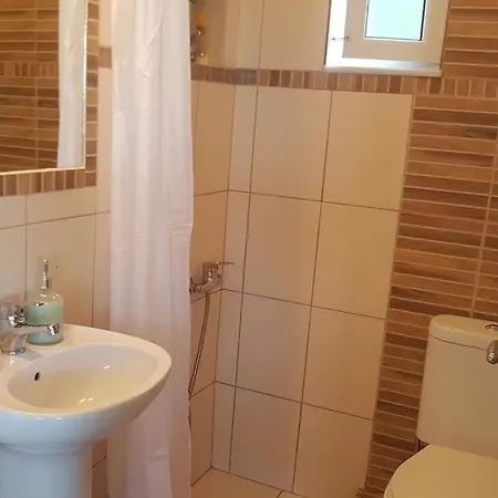 Spacious Retreat With Captivating Mnt View Sotirianika