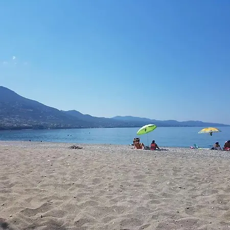 Spacious Retreat With Captivating Mnt View Prázdninový dům