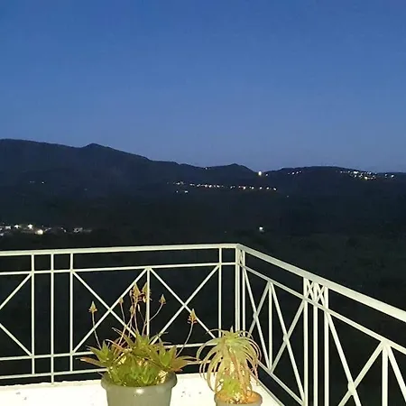 Spacious Retreat With Captivating Mnt View *