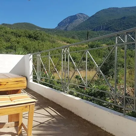 Spacious Retreat With Captivating Mnt View * Sotirianika
