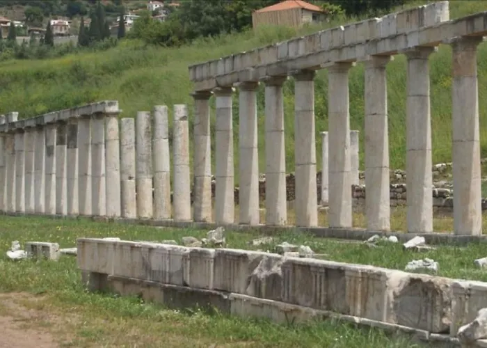 Spacious Retreat With Captivating Mnt View Ferienhaus *