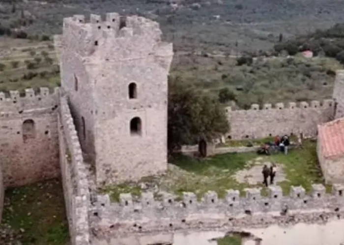 Дом отдыха Spacious Retreat With Captivating Mnt View Sotirianika