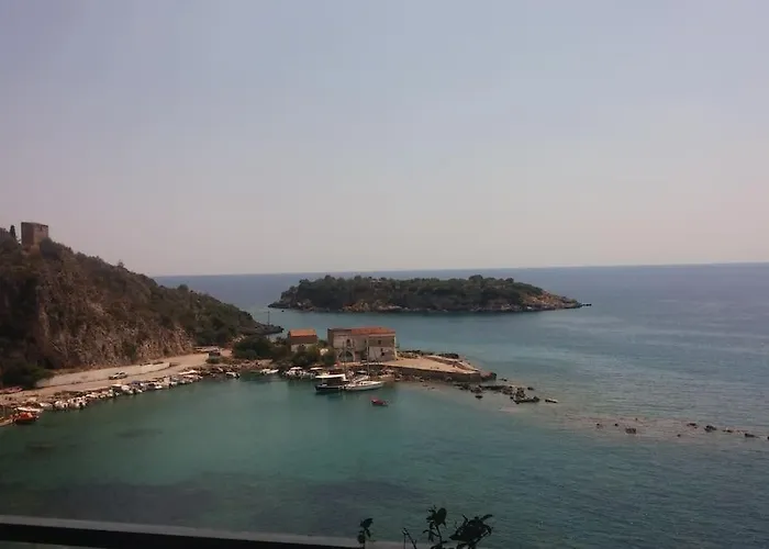 Дом отдыха Spacious Retreat With Captivating Mnt View *