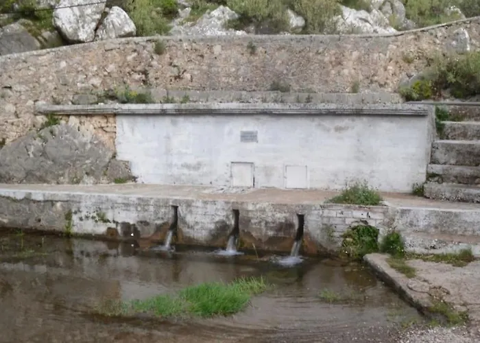 Spacious Retreat With Captivating Mnt View Ferienhaus *