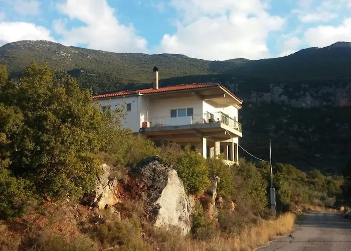 Spacious Retreat With Captivating Mnt View Sotirianika