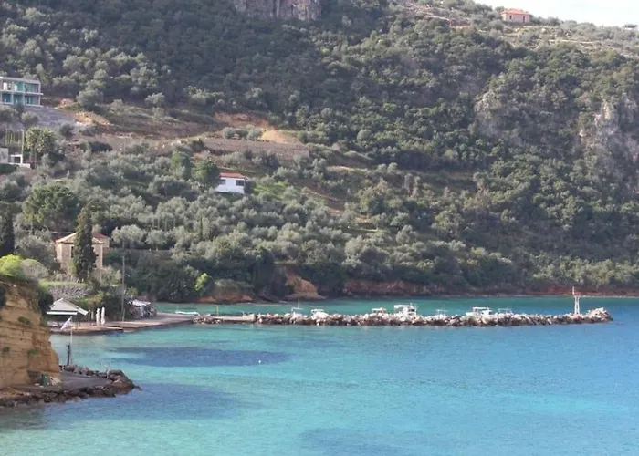 Ferienhaus Spacious Retreat With Captivating Mnt View