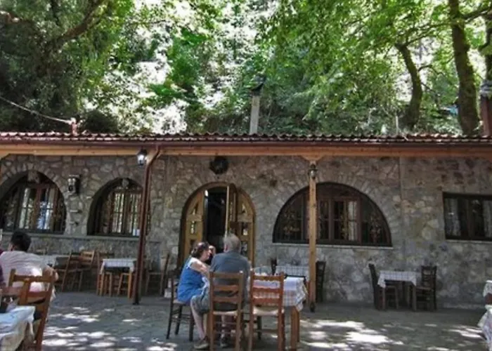 Spacious Retreat With Captivating Mnt View Дом отдыха *