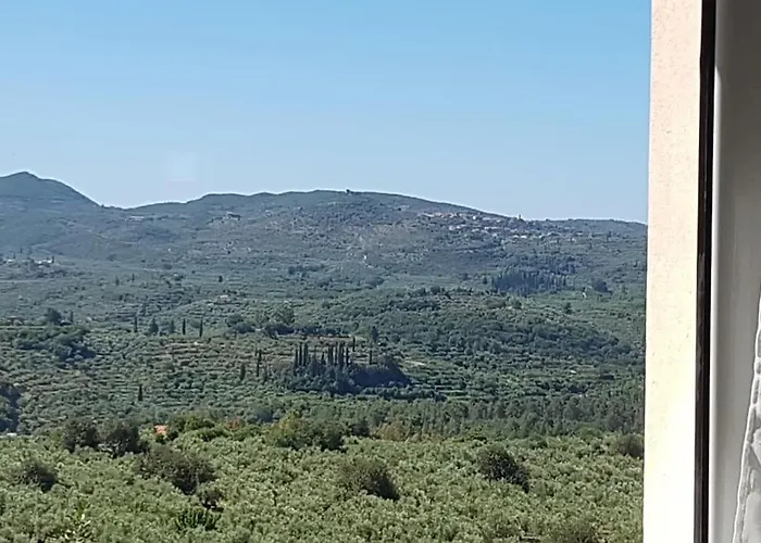 Дом отдыха Spacious Retreat With Captivating Mnt View