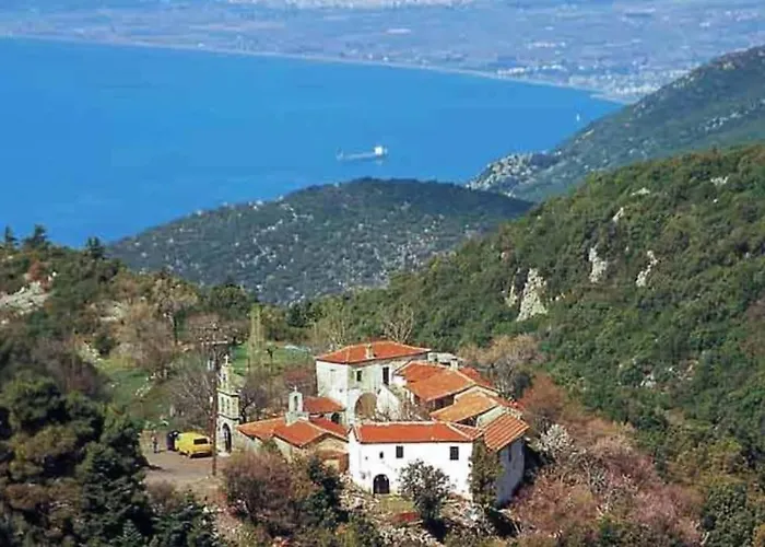 Spacious Retreat With Captivating Mnt View Дом отдыха *