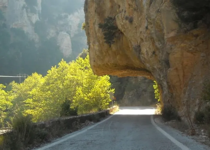 Ferienhaus Spacious Retreat With Captivating Mnt View Sotirianika