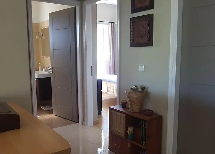 Дом отдыха Spacious Retreat With Captivating Mnt View