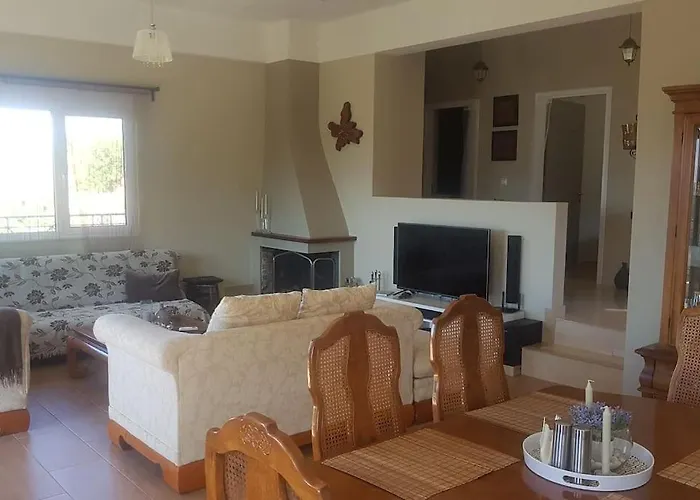 Spacious Retreat With Captivating Mnt View Дом отдыха *