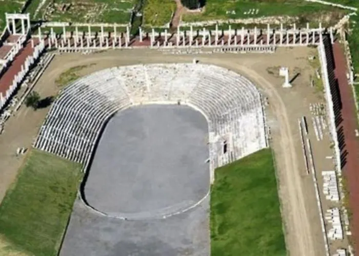 Spacious Retreat With Captivating Mnt View Ferienhaus *