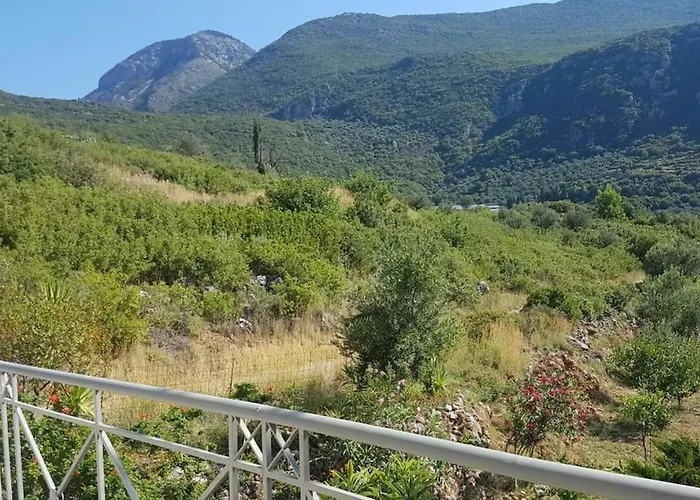 Дом отдыха Spacious Retreat With Captivating Mnt View *