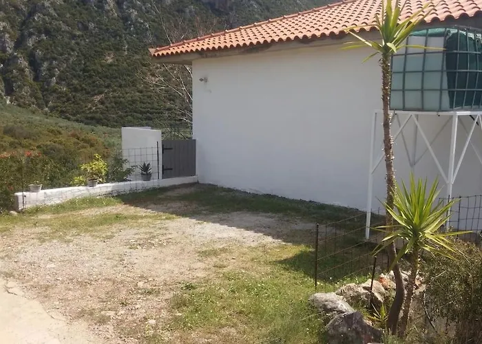 Spacious Retreat With Captivating Mnt View Дом отдыха Sotirianika