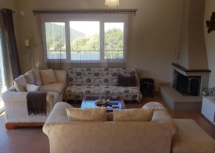 Дом отдыха Spacious Retreat With Captivating Mnt View Sotirianika