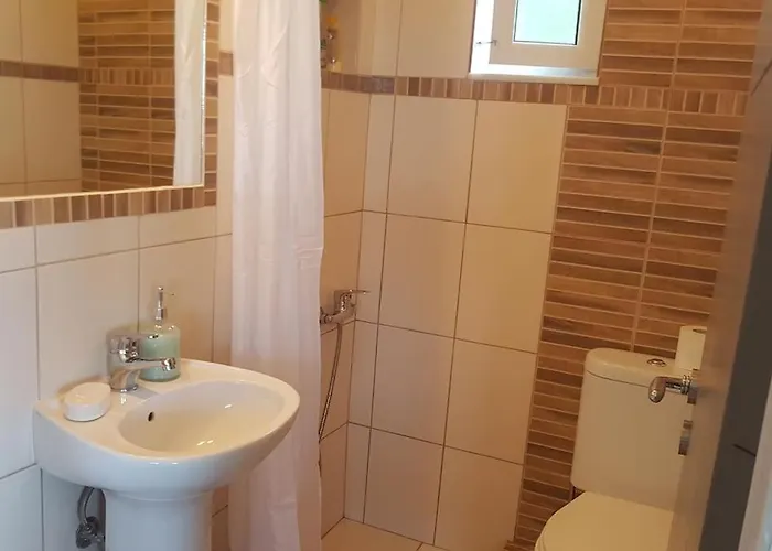 Spacious Retreat With Captivating Mnt View Sotirianika