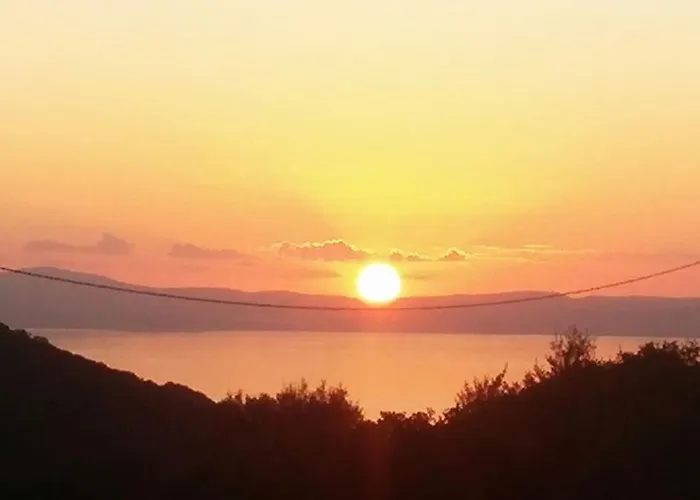 Spacious Retreat With Captivating Mnt View * Sotirianika