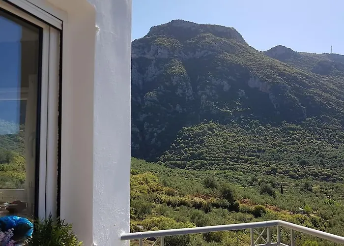 Дом отдыха Spacious Retreat With Captivating Mnt View