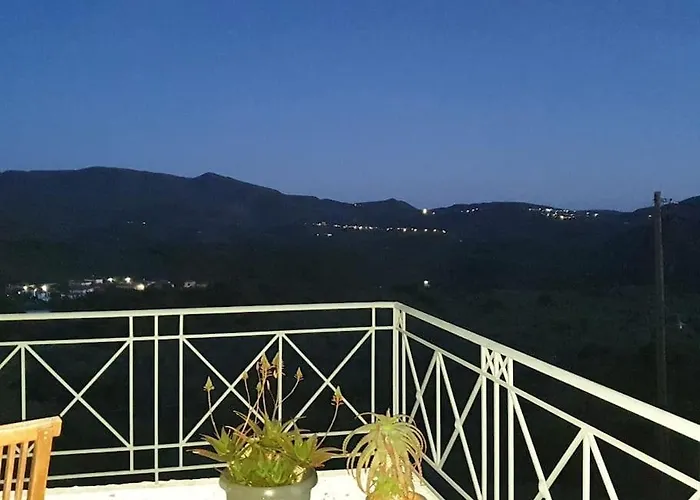 Spacious Retreat With Captivating Mnt View *