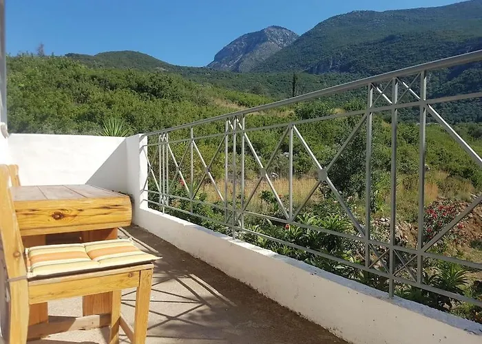 Spacious Retreat With Captivating Mnt View * Sotirianika