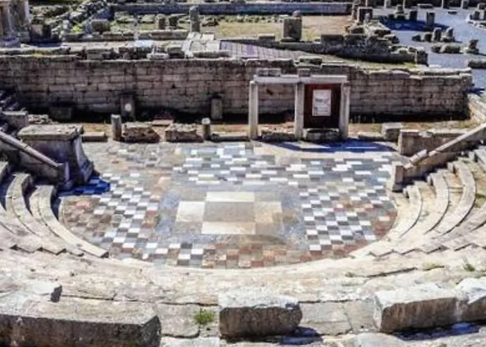 Spacious Retreat With Captivating Mnt View Ferienhaus *