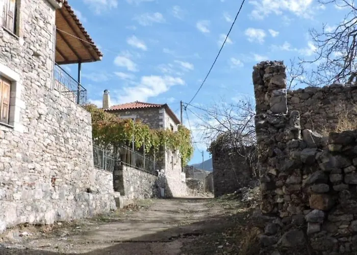 Spacious Retreat With Captivating Mnt View Дом отдыха Sotirianika